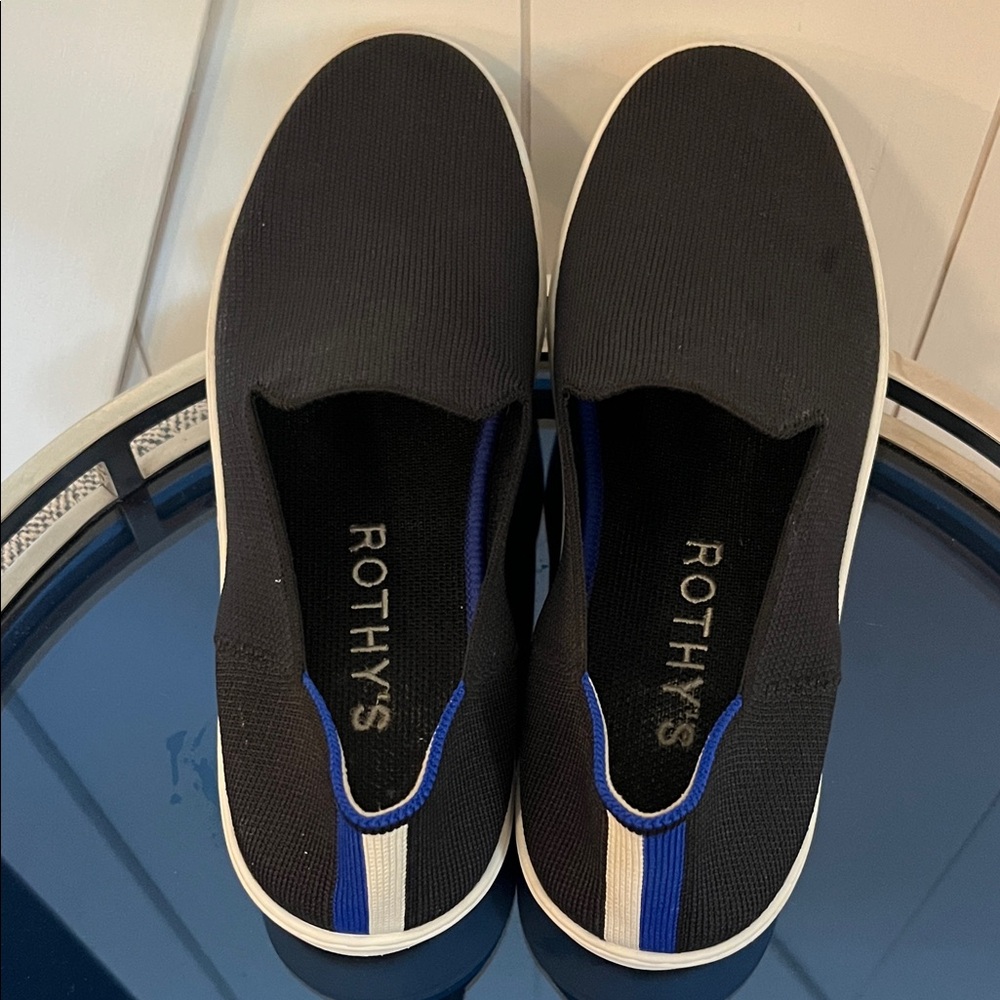 Rothy's Black Original  Slip-on sneakers. Women’s size 8.5-👍🏻👍🏻 condition!
